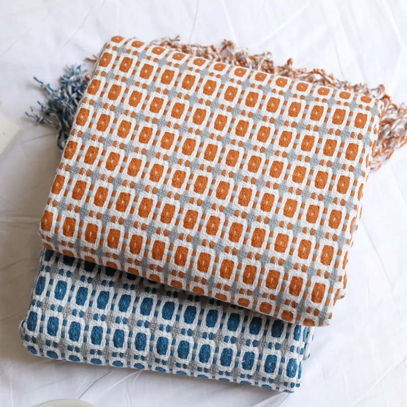 Boho Throw Blanket Fringe - 幾何学模様の格子柄ジャカード織りブランケット。ボヘミアン調のチェック柄で、フリンジがあしらわれたモダンでレトロなデザイン。お部屋のソファに最適なブランケット。