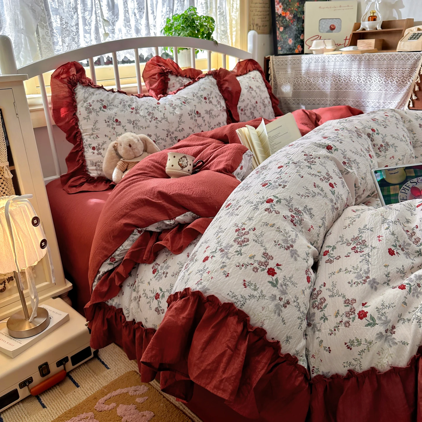 フレンチ・ヴィンテージ風の美しい寝具セット。カントリー調の花 - Aesthetic Floral Duvet Cover のレビューと価格